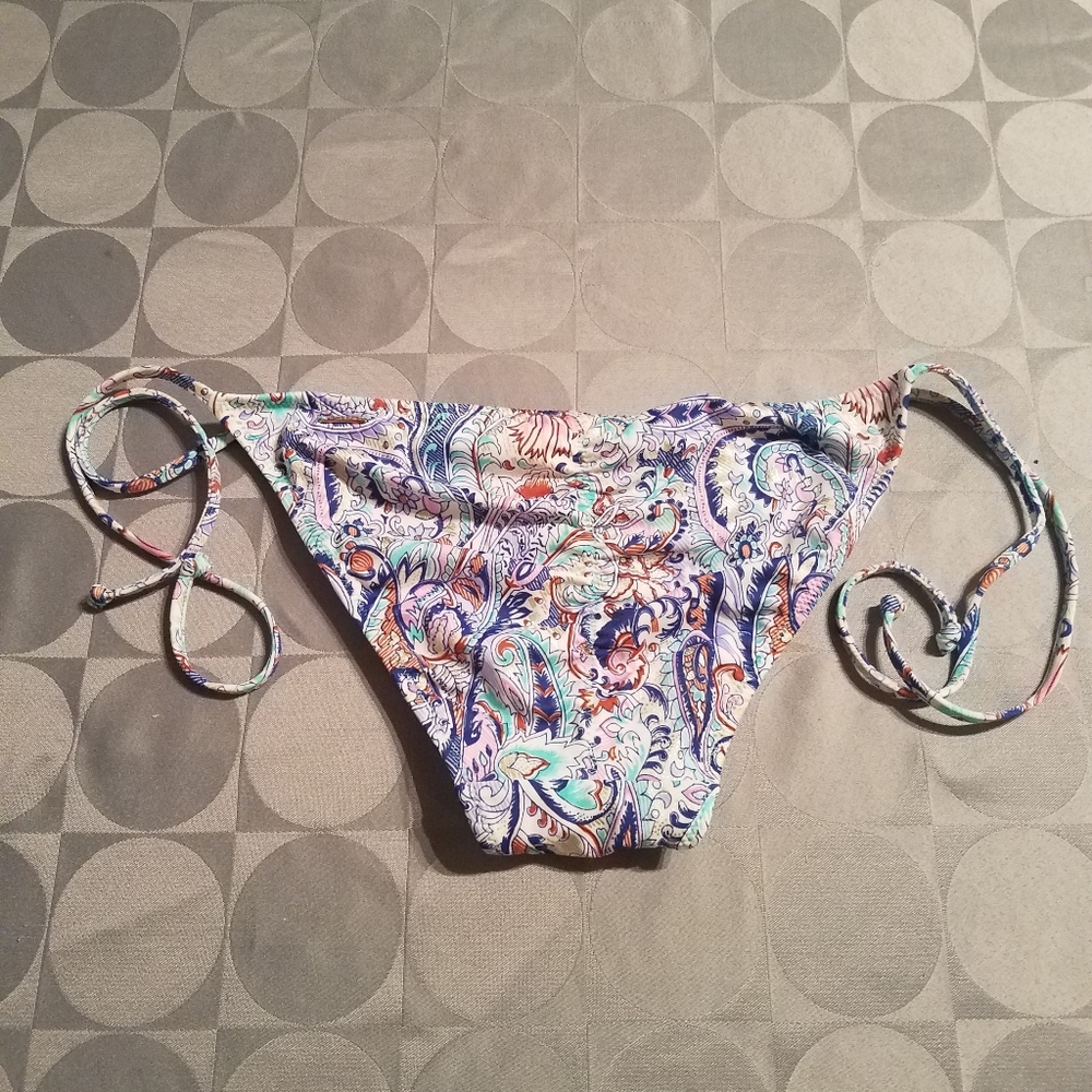 Victoria's Secret Scrunch ButtString Bikini Bottom